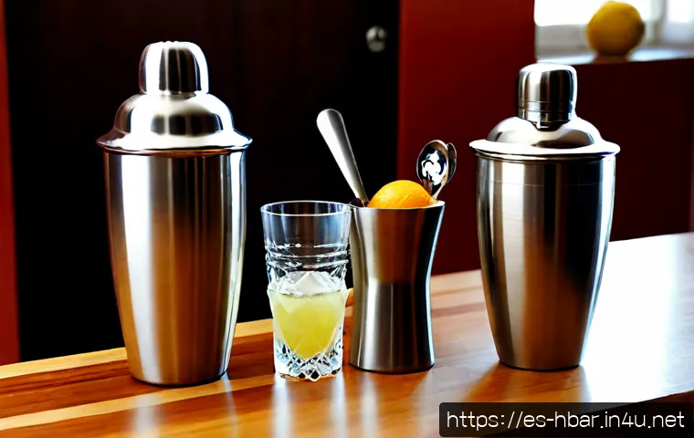Home 17 홈바텐더 칵테일 쉐이커 종류 - Photorealistic editorial still life of three home cocktail shaker types arranged clearly on a polish...